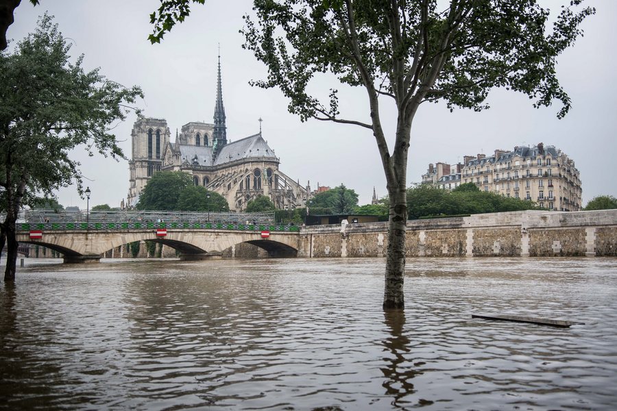 Heavy rain in Paris