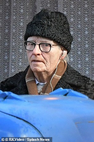 https://www.dailymail.co.uk/news/article-6267481/Tilda-Swinton-reveals-82-year-old-man-starred-alongside-new-movie.html
